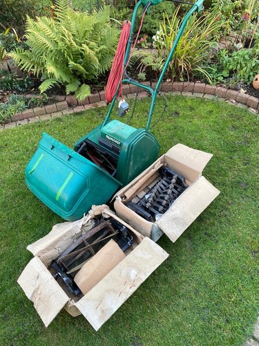 Qualcast 30s lawnmower - ,